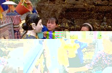 毎年4月中旬に行われる正月の風景