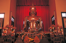 ワット・トライミット（黄金仏寺院）