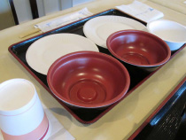 


ムスリム観光客のための使い捨て食器